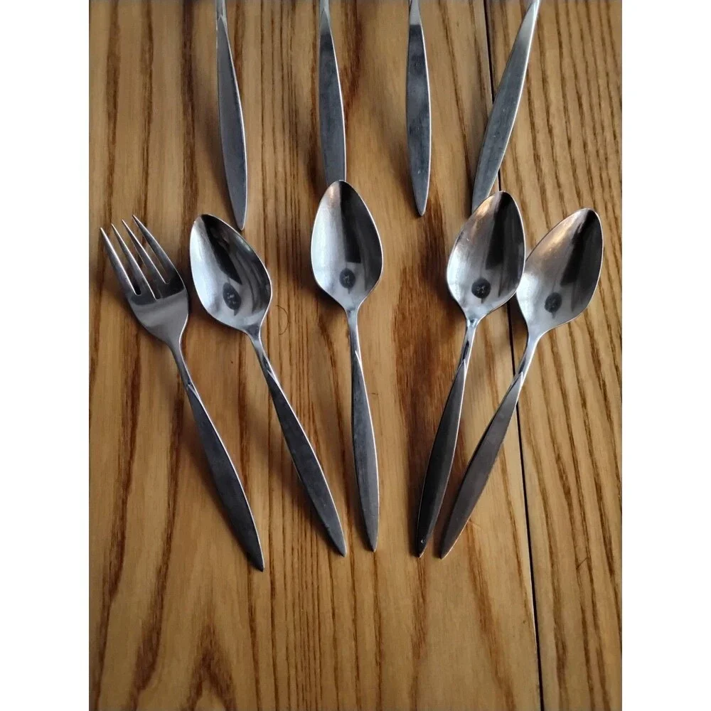 Oneidacraft Deluxe Stainless Wintersong 9 Pc,  4 Teaspoons 2 Forks 3 Soup Spoon